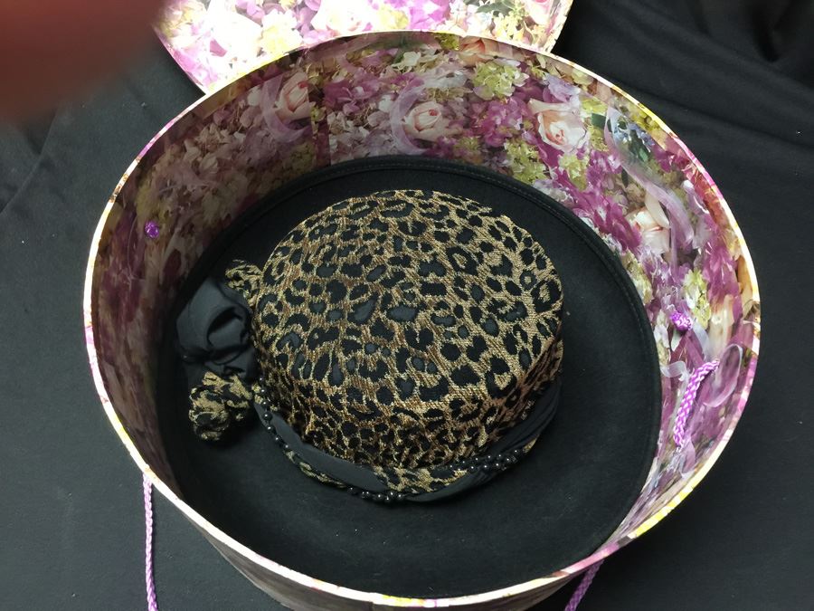 Vintage Hat With Hat Box [Photo 4]