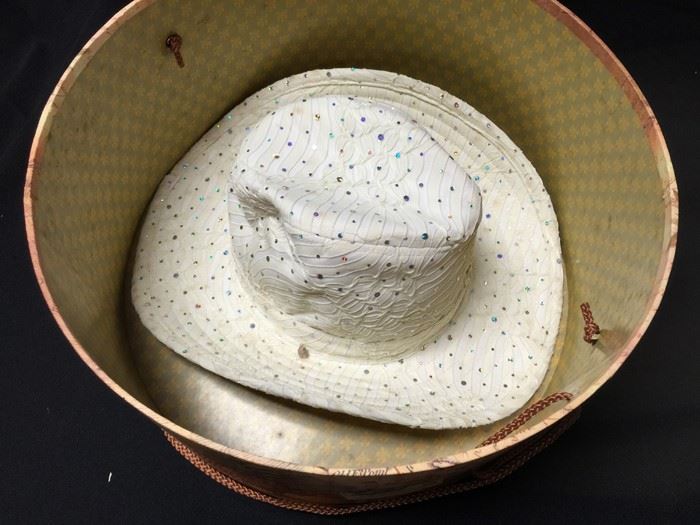 White Sequin Hat With Box [Photo 5]