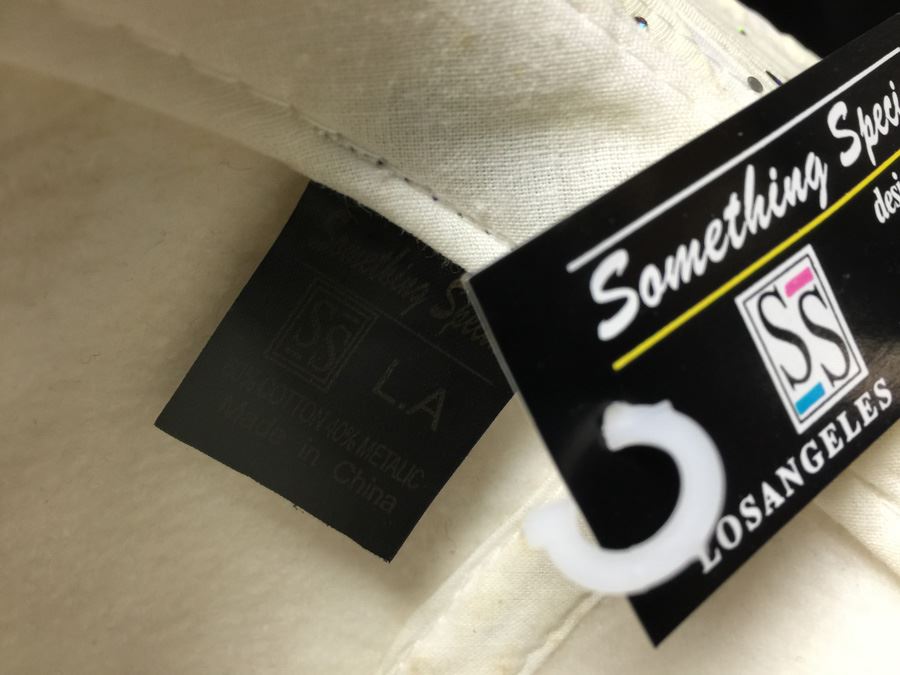 White Sequin Hat With Box [Photo 3]