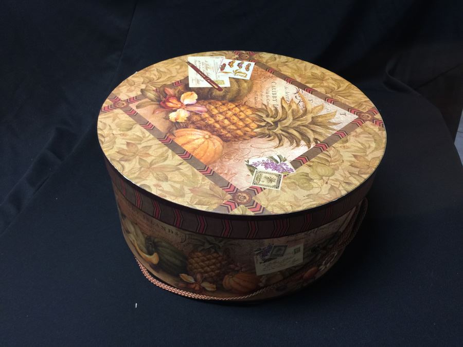 White Sequin Hat With Box [Photo 2]