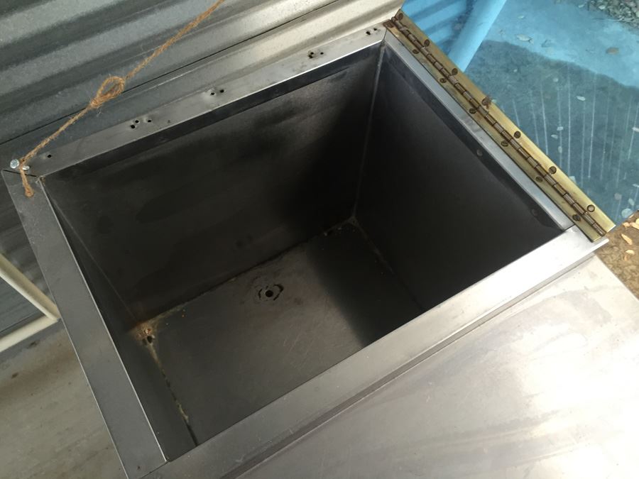 Lakeside 50 lb. Stainless Steel Ice Cart Retails For $1,000 [Photo 7]