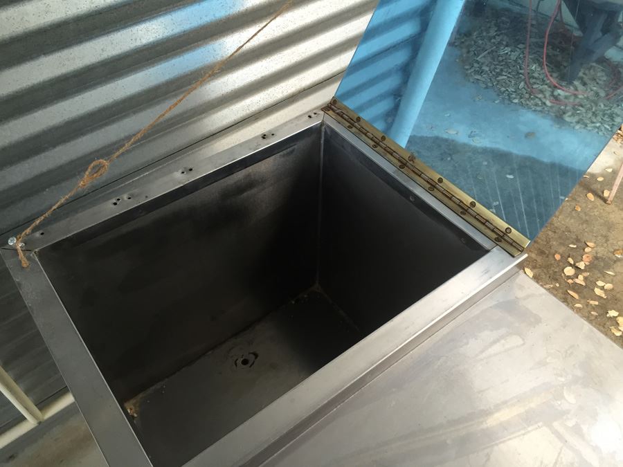 Lakeside 50 lb. Stainless Steel Ice Cart Retails For $1,000 [Photo 6]