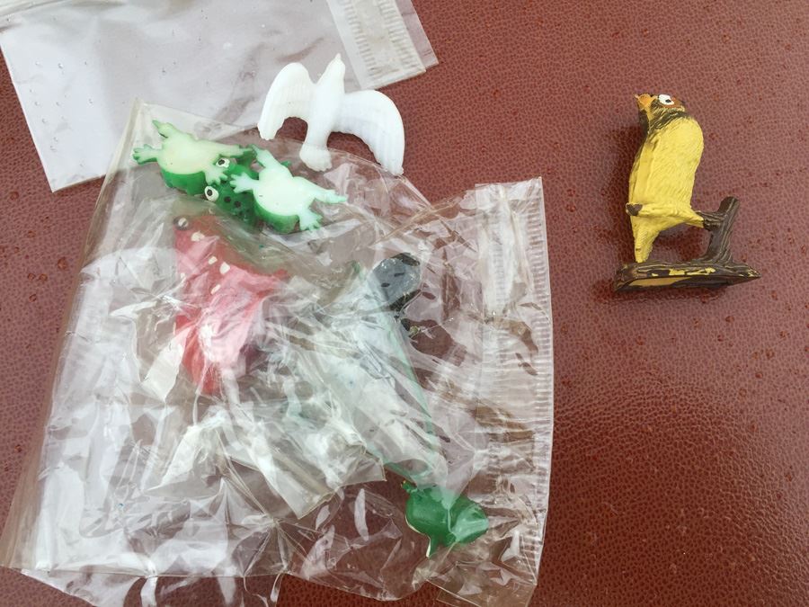 Lot Of Party Favors [Photo 11]