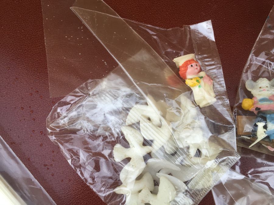 Lot Of Party Favors [Photo 5]