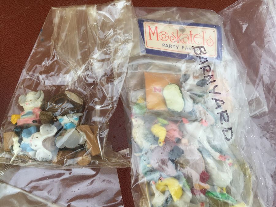 Lot Of Party Favors [Photo 2]