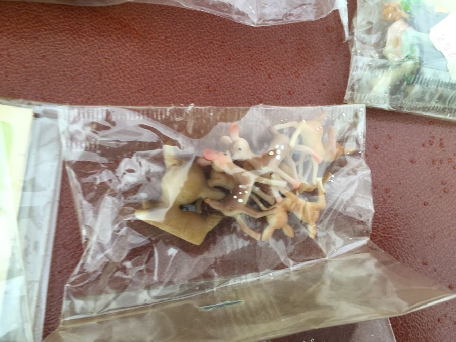 Lot Of Party Favors [Photo 7]