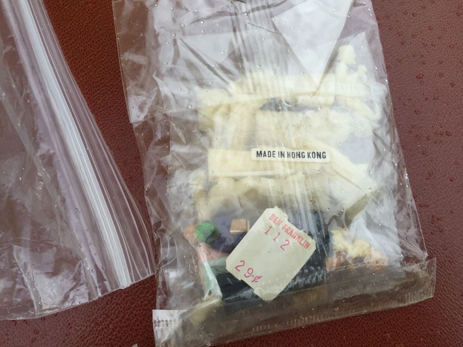 Lot Of Party Favors [Photo 6]