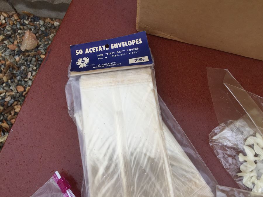 Lot Of Party Favors [Photo 4]