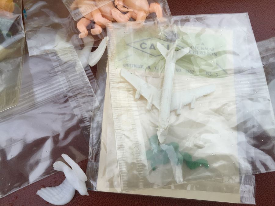 Lot Of Party Favors [Photo 3]