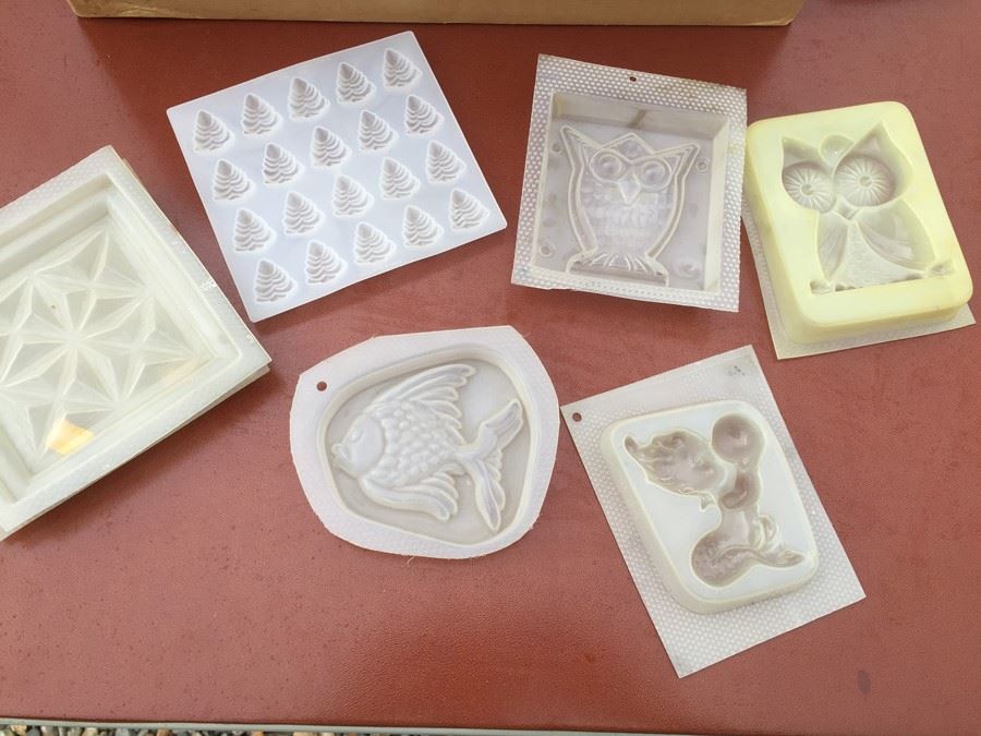 Lot Of Vintage Candy Molds [Photo 15]