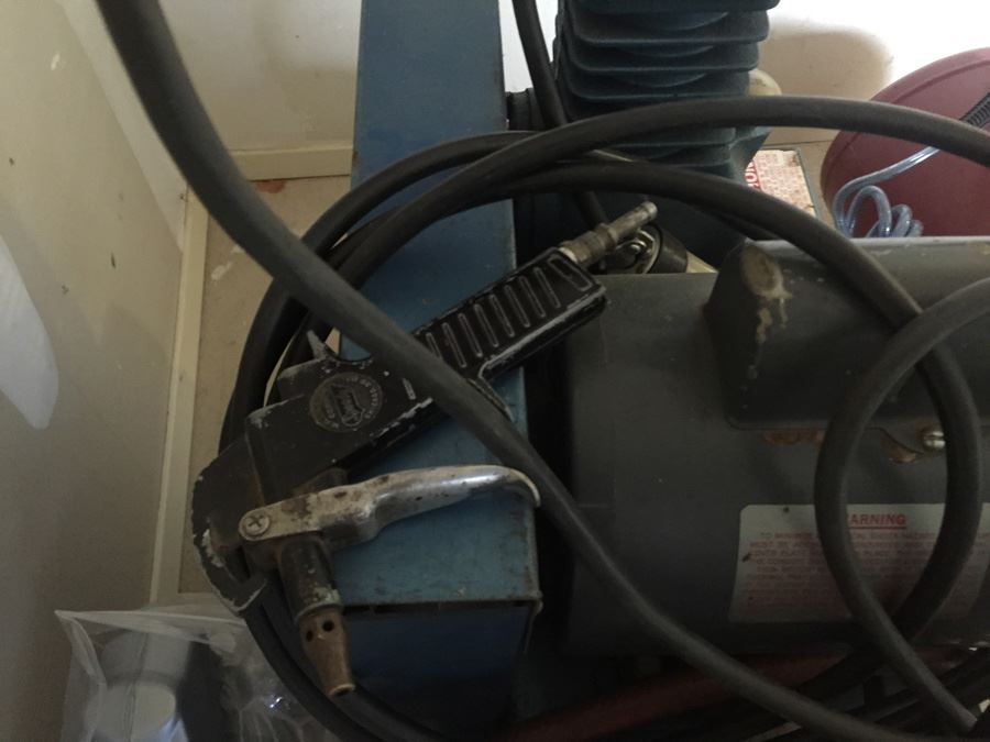 W R Brown Air Compressor Model LG-1050 With Mobile Air Tank, Hoses And Nozzle [Photo 9]