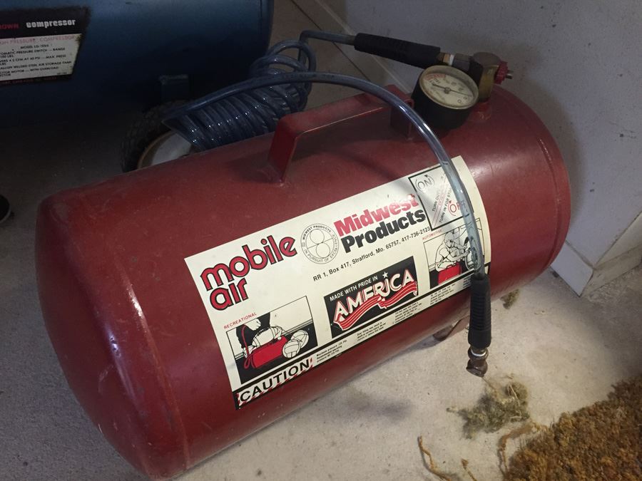 W R Brown Air Compressor Model LG-1050 With Mobile Air Tank, Hoses And Nozzle [Photo 3]