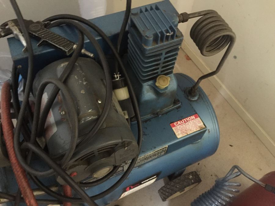 W R Brown Air Compressor Model LG-1050 With Mobile Air Tank, Hoses And Nozzle [Photo 11]
