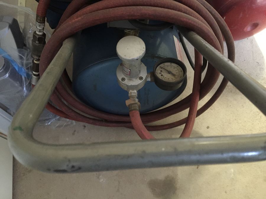 W R Brown Air Compressor Model LG-1050 With Mobile Air Tank, Hoses And Nozzle [Photo 7]