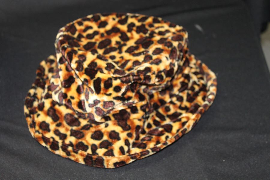 Leopard Pattern Hat With Box [Photo 6]