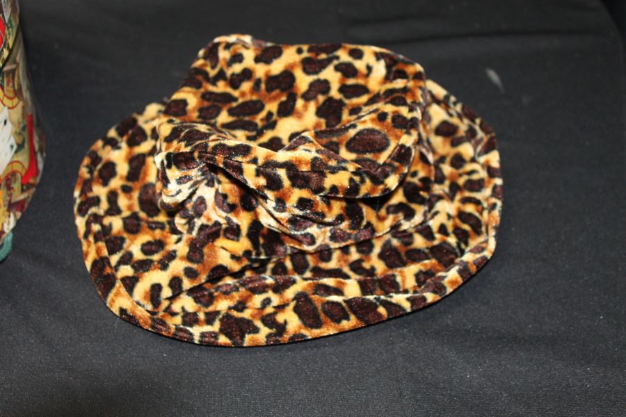 Leopard Pattern Hat With Box [Photo 4]