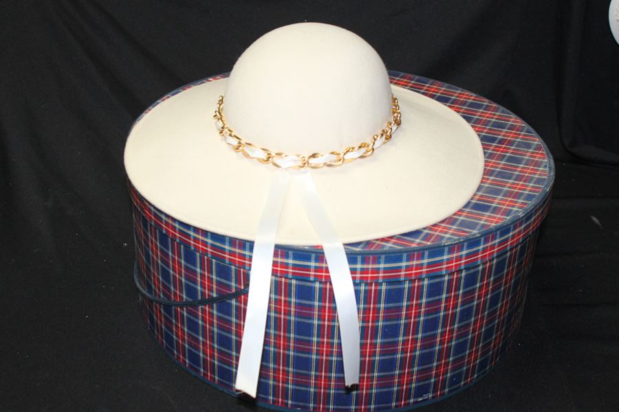 Vintage White Hat With Box [Photo 4]