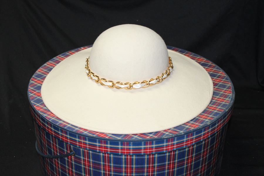 Vintage White Hat With Box [Photo 3]