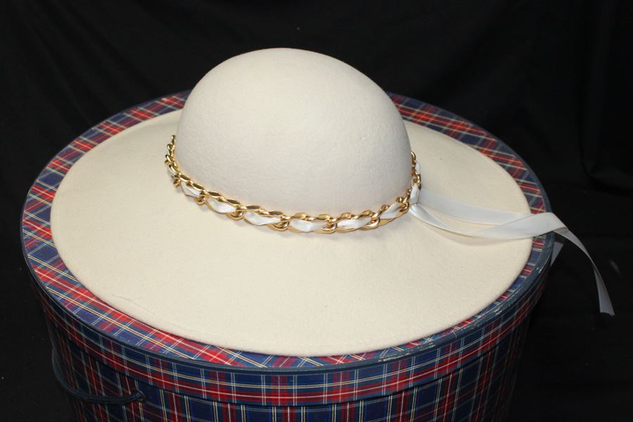 Vintage White Hat With Box [Photo 2]