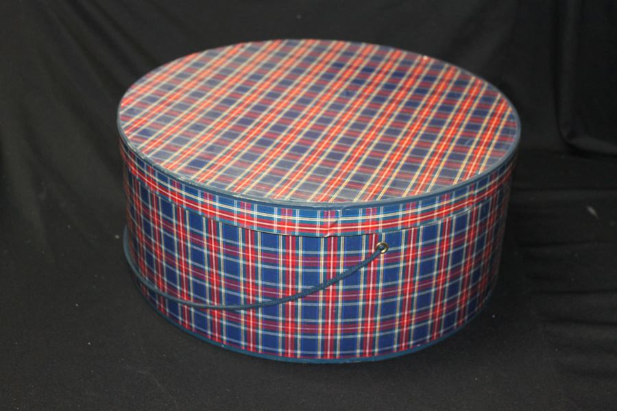 Vintage White Hat With Box