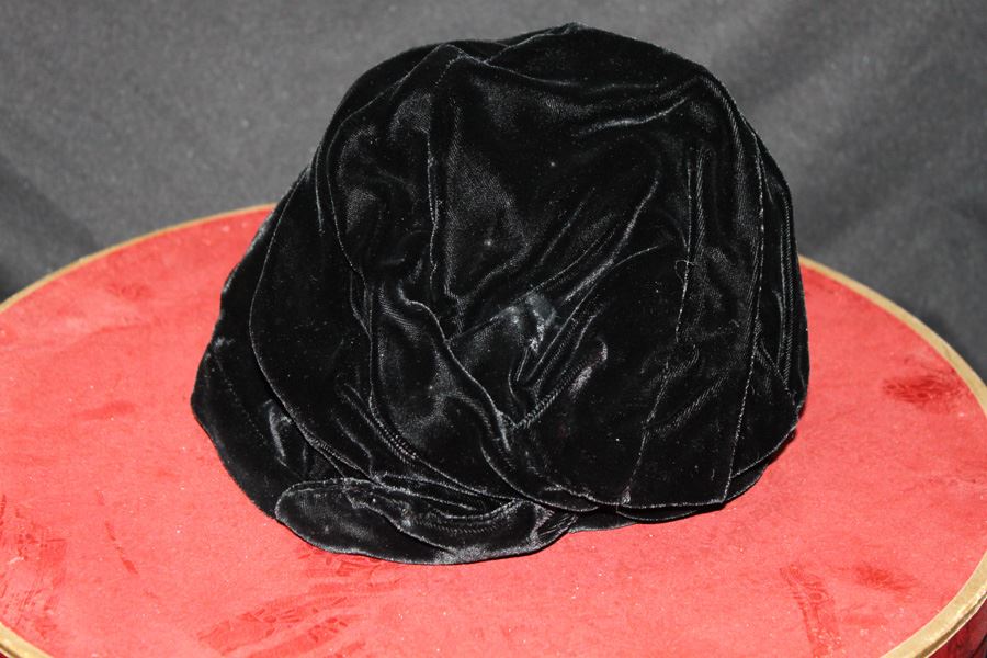 Vintage Black Hat With Box [Photo 2]