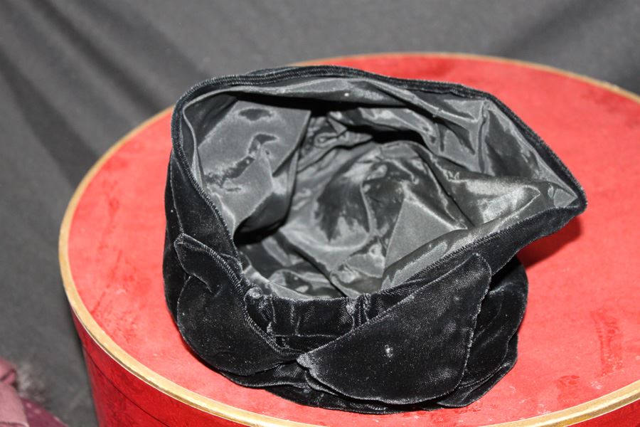 Vintage Black Hat With Box [Photo 4]