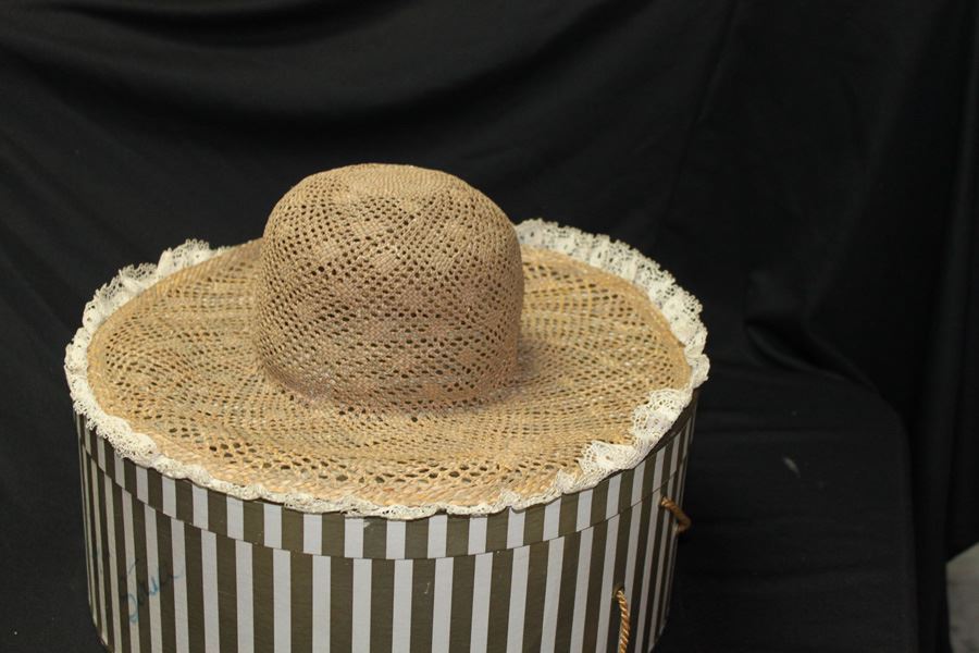 Vintage Woven Hat With Lace [Photo 1]