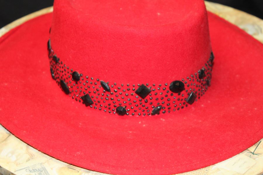 Red Wool Hat [Photo 3]