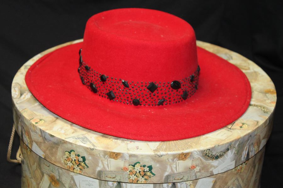Red Wool Hat [Photo 2]