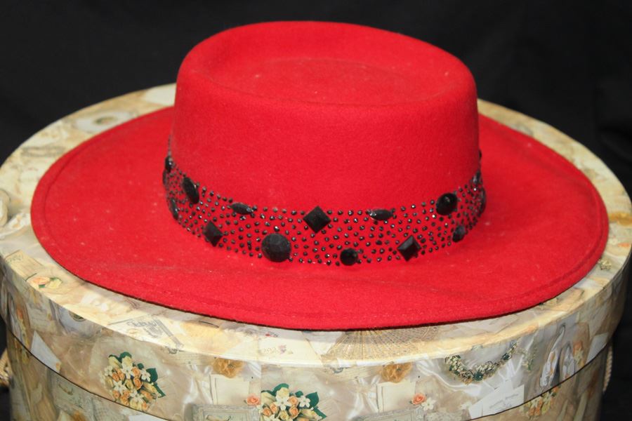 Red Wool Hat [Photo 4]