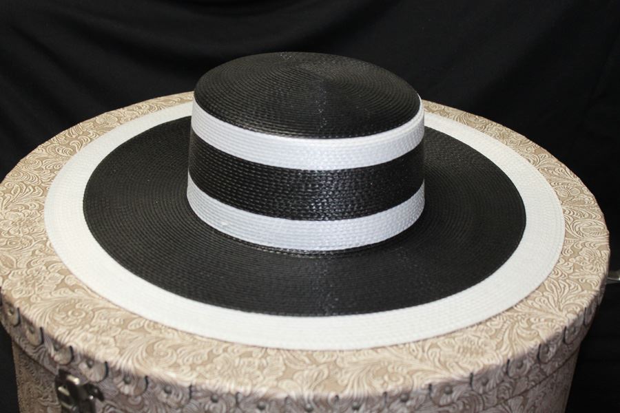 Black And White Hat [Photo 1]