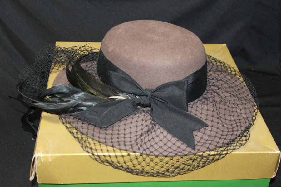 Vintage Wool Hat With Feathers And Box [Photo 2]