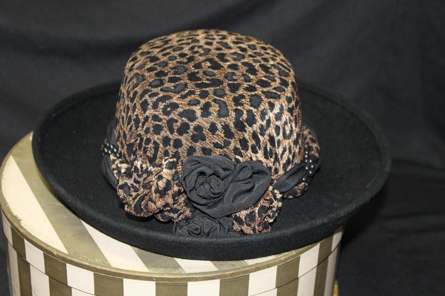 Leopard Pattern Hat With Box [Photo 3]