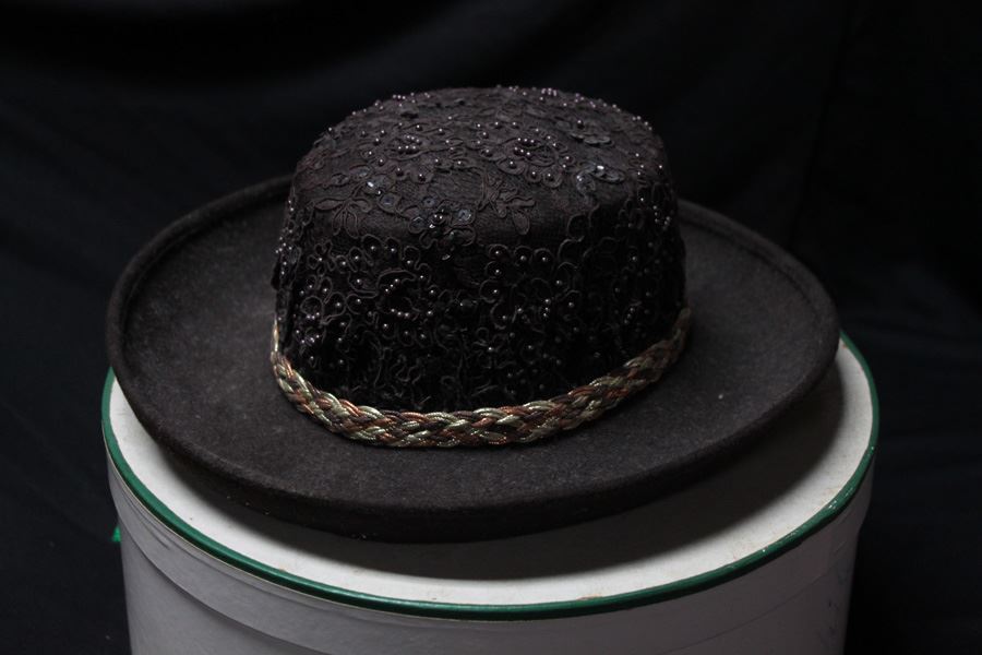 Black Hat With Box [Photo 3]