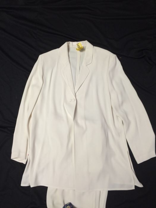 Un Jour Ailleurs White Outfit [Photo 2]