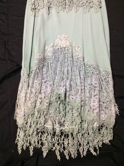 Beautiful Vintage Lace Dress [Photo 2]