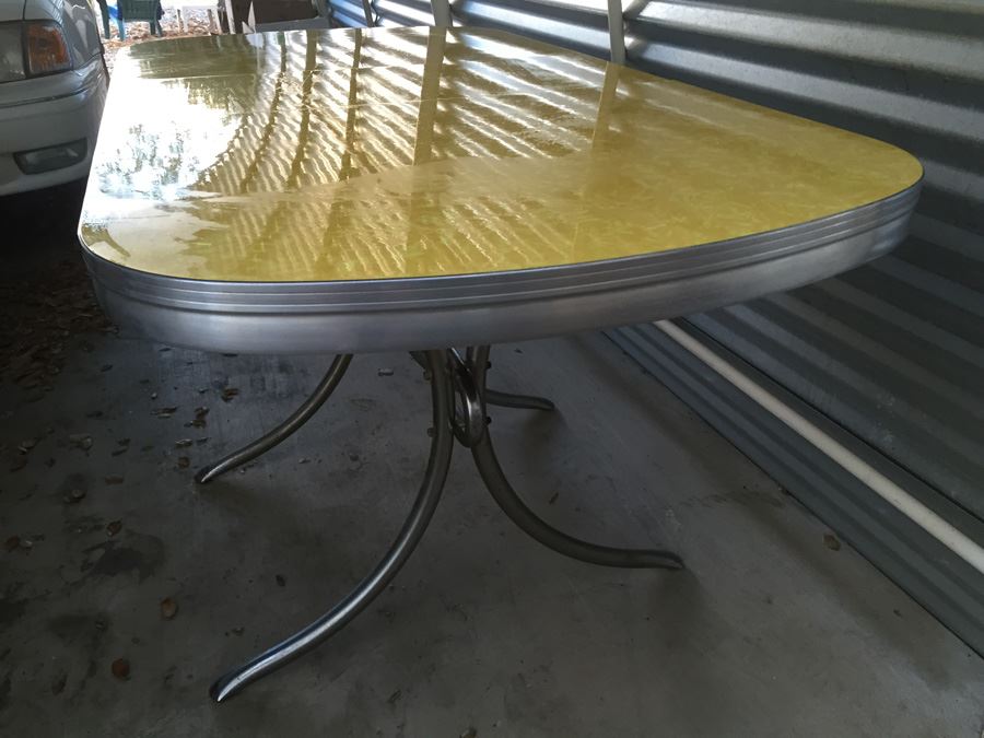 Vintage 1950s Kitchen Dinette Table Yellow Formica Chrome Retro With One Leaf In Excellent Condition [Photo 15]