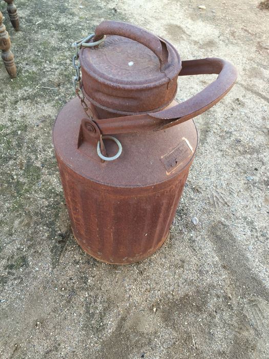 Old Metal Can [Photo 3]