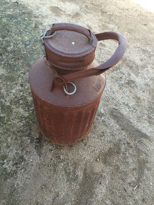 Old Metal Can [Photo 4]