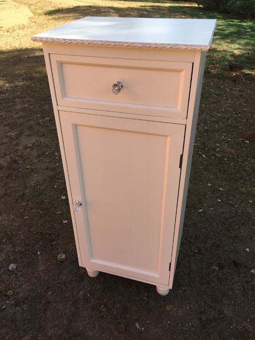 White Cabinet [Photo 1]