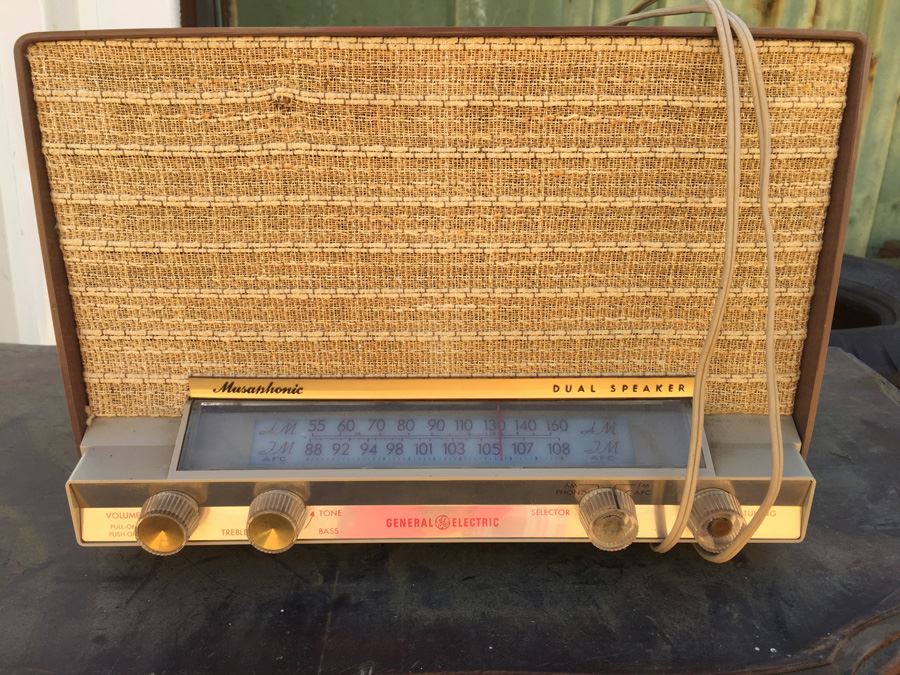 Vintage General Electric Musaphonic Dual Speaker Radio