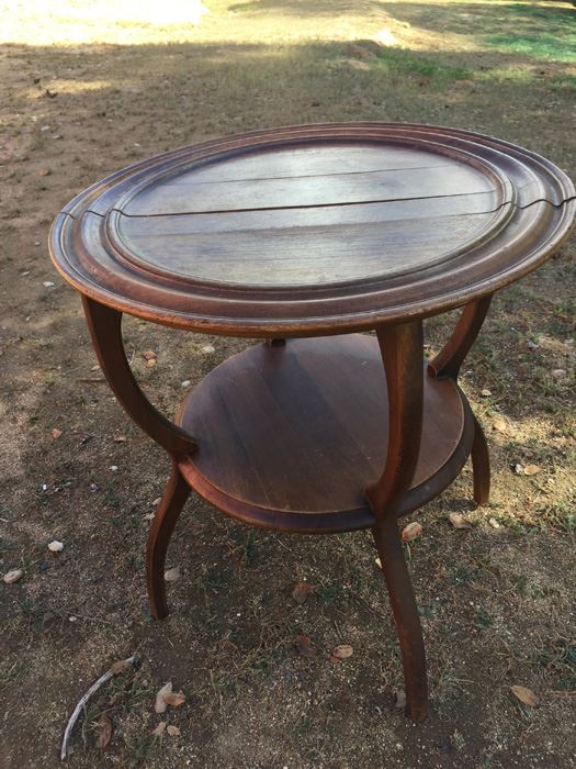 Vintage 2-Tier Table [Photo 2]