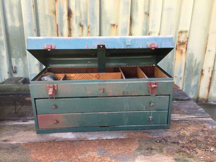 Vintage Metal Toolbox Fishing Box