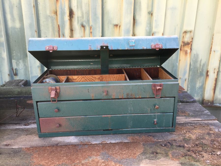 Vintage Metal Toolbox Fishing Box