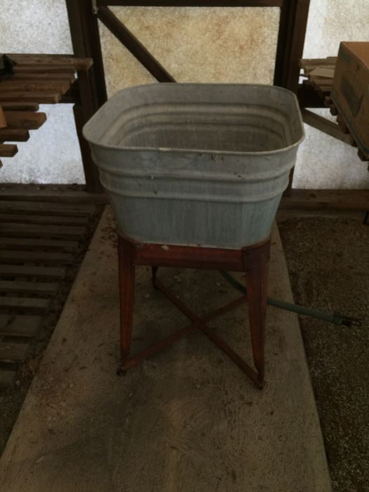 Large Galvanized Wash Basin With Stand [Photo 4]