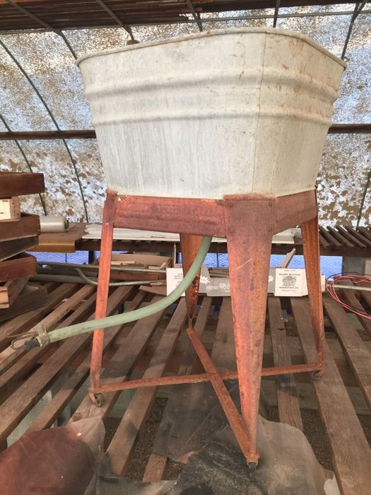 Large Galvanized Wash Basin With Stand [Photo 2]