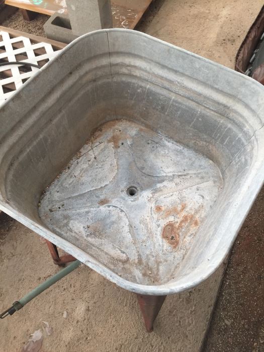 Large Galvanized Wash Basin With Stand [Photo 3]