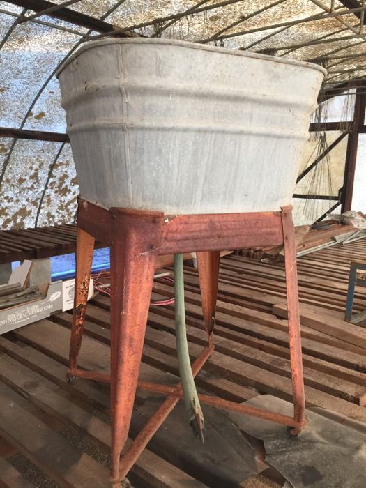 Large Galvanized Wash Basin With Stand [Photo 1]