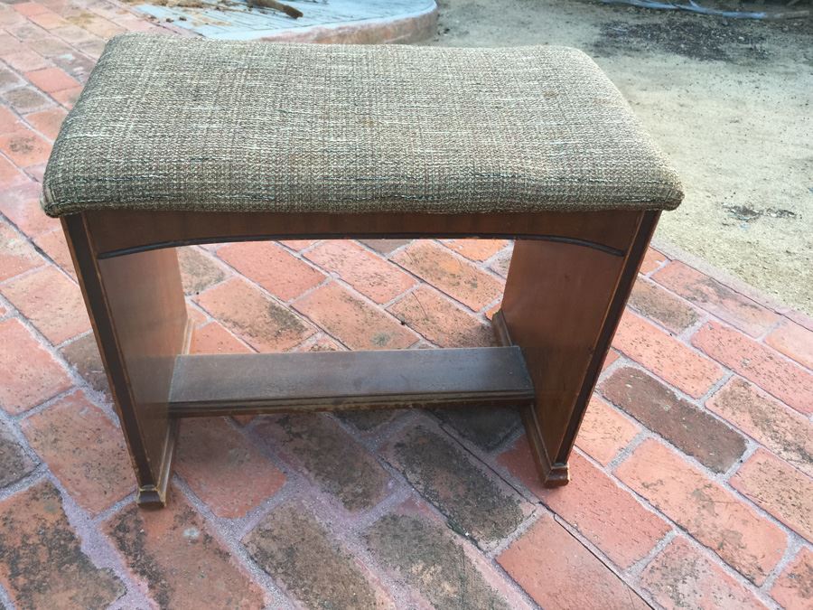 Small Vintage Bench [Photo 5]