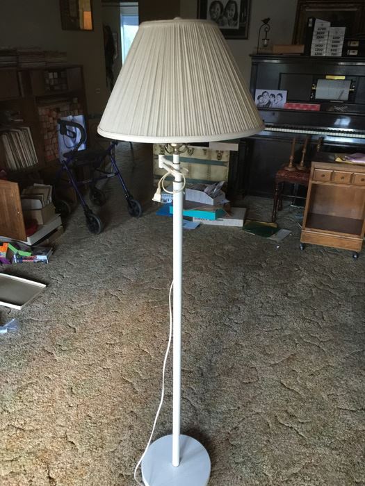 White Floor Lamp [Photo 2]